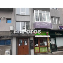 Тристаен апартамент  в суперцентъра на града в тухлена сграда