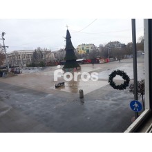 Тристаен апартамент  в суперцентъра на града в тухлена сграда